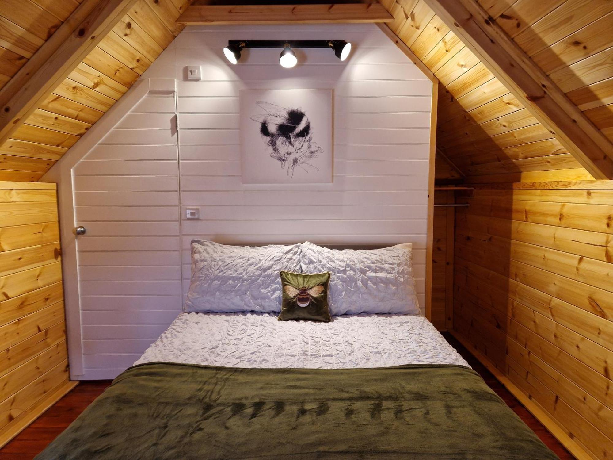 The Hive - Unique Log Cabin With Wood Burning Stove Ludchurch Bagian luar foto