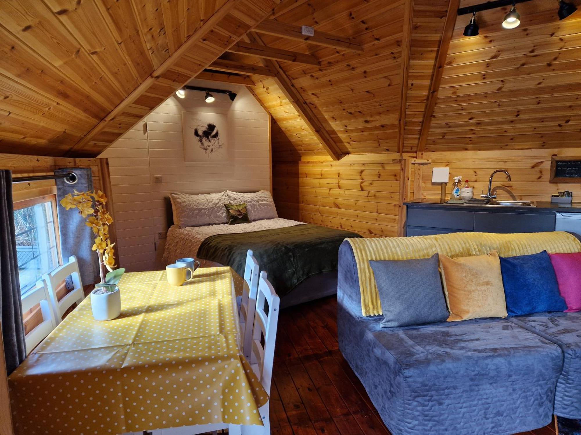 The Hive - Unique Log Cabin With Wood Burning Stove Ludchurch Bagian luar foto