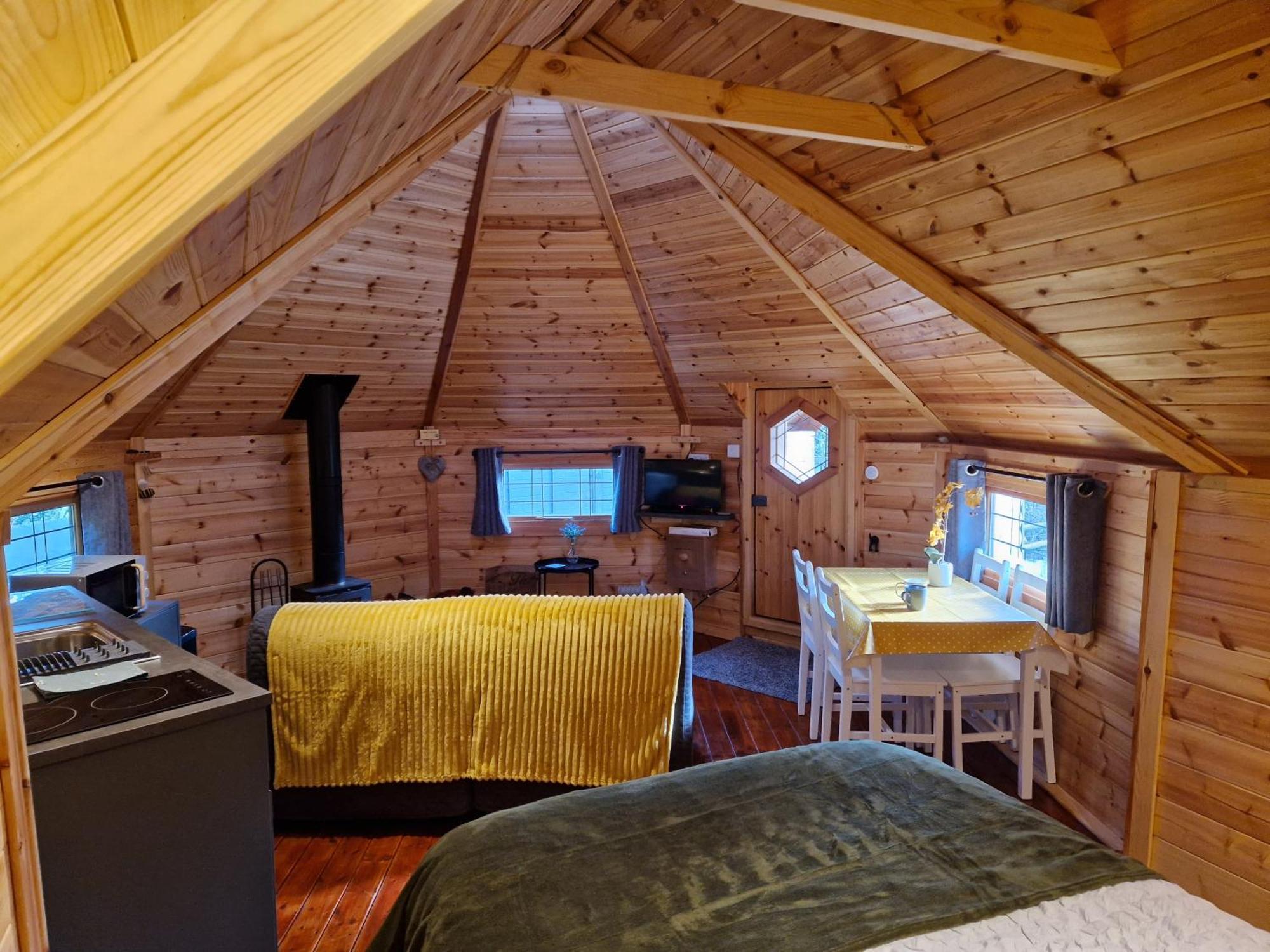 The Hive - Unique Log Cabin With Wood Burning Stove Ludchurch Bagian luar foto